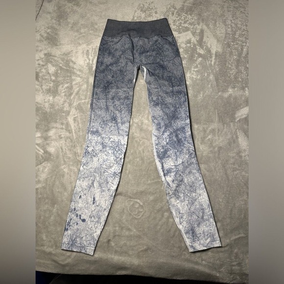 Lululemon Ebb To Train Tight Wash Leggings. Ombré Size 4. Retail- $118 Stretch - Picture 2 of 10